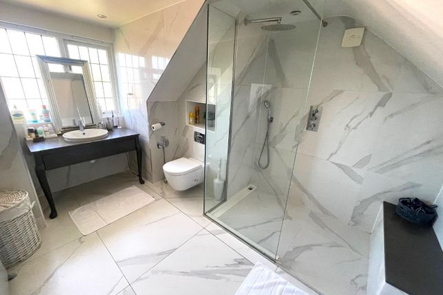 En-Suite Shower Room.Jpg
