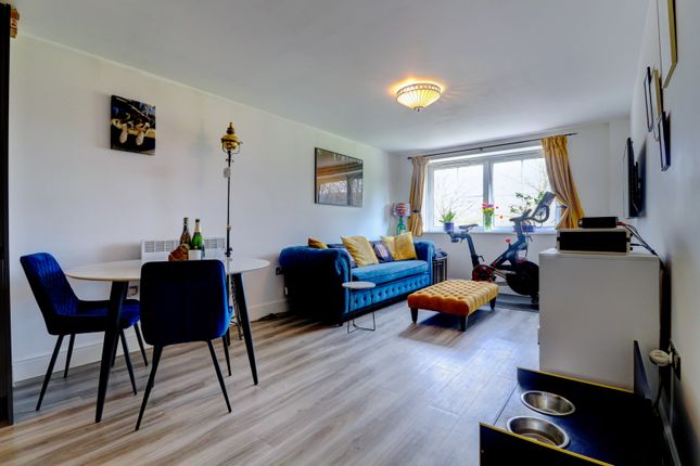 Flat for sale in Wycombe Road, Saunderton, High Wycombe