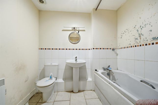 44, Tobermory Close, Slough photo 4