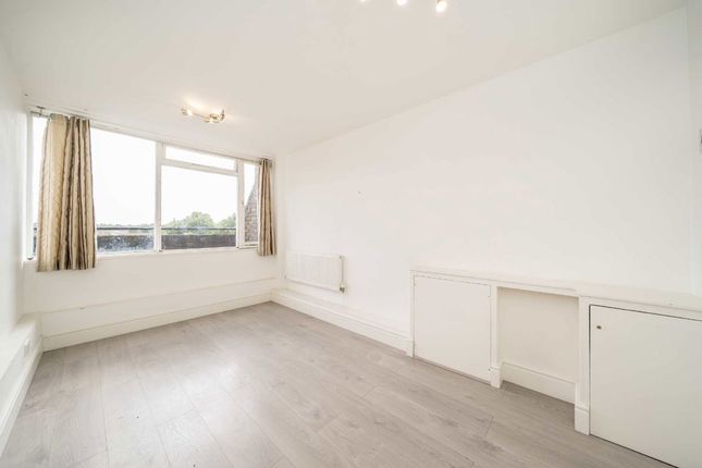 Flat 337, Southwyck House, Clarewood Walk, London photo 4