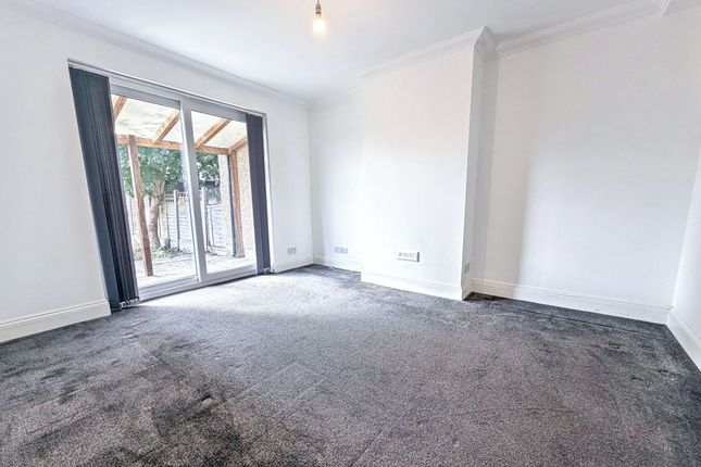 62 Buckingham Road, Edgware photo 3