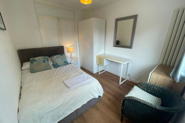 Garden Road, Walton-on-Thames photo 4
