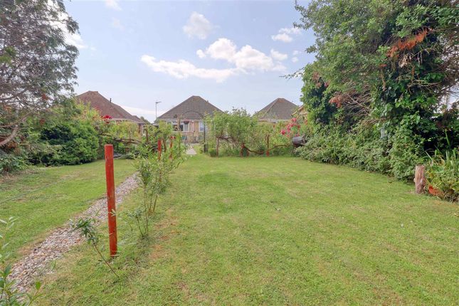 Walden Way, Frinton On Sea, Frinton On Sea CO13, 2 bedroom bungalow for ...