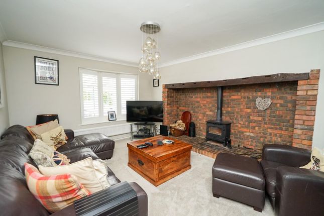 Link-detached house for sale in Mowbray Drive, Leighton Buzzard