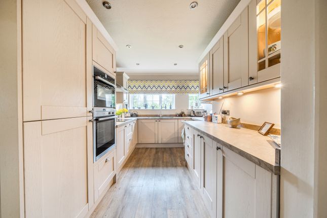 44, Trafalgar Court, Farnham photo 2