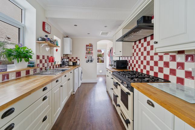 11 Shaftesbury Road, Milton, Weston s Mare photo 4