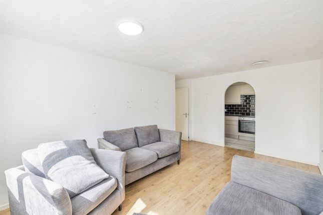 Flat 11, Westminster House, Hallam Close, Watford photo 2