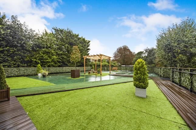 3 Bed Flat For In French Apartments Lansdowne Road Purley Grounds Of French Apartments Lansdowne Road Purley Surrey Cr8