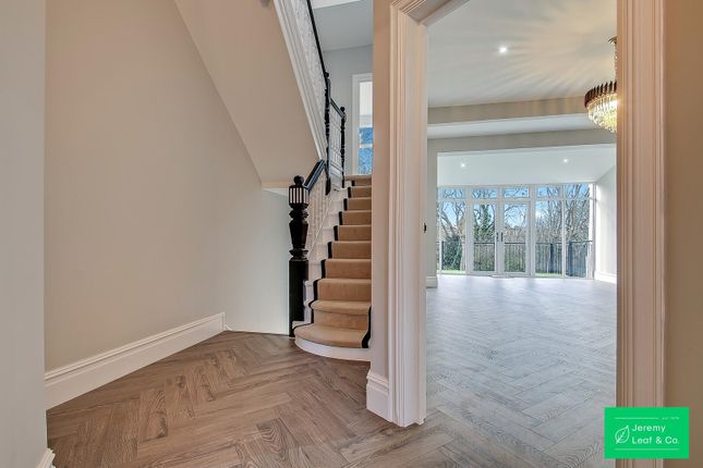 51, Holden Road, London photo 2