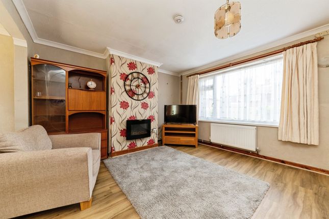 23, Hawthorn Way, Royston photo 2