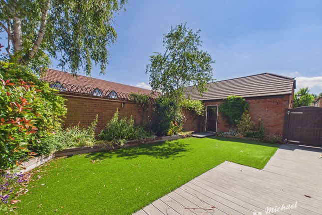 17 Eyre Close, Aylesbury photo 3