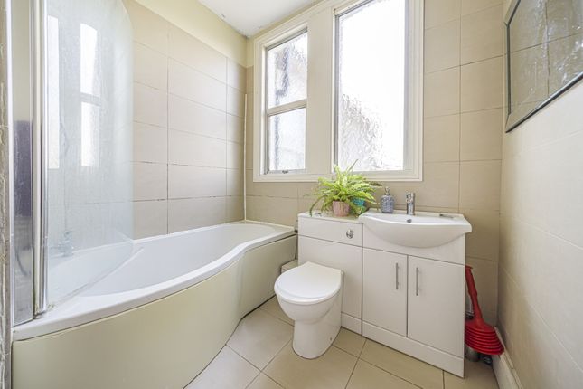 Larkhall Rise, London photo 3