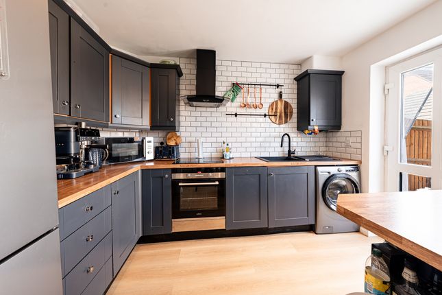 14 Brook Drive, Leicester photo 5