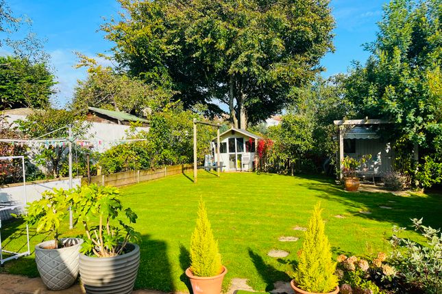 84 Laura Grove, Paignton photo 2