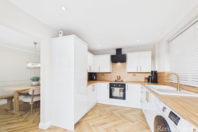 30, Calderdale, East Yorkshire photo 4