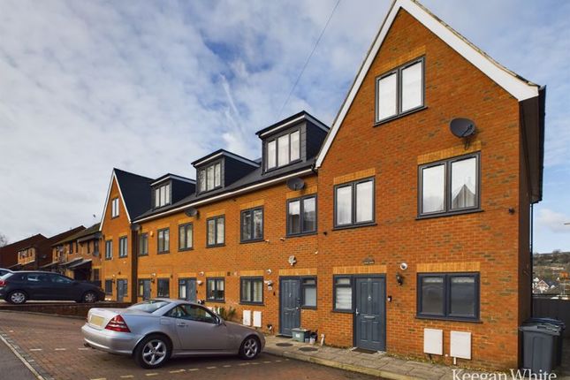 Thumbnail Town house for sale in Ogilvie Road, High Wycombe