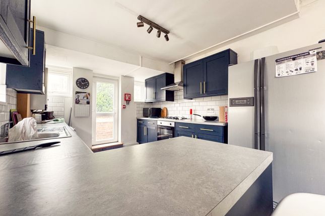 6-bed terraced on 18, Lisvane Street, Cardiff, £3,150/mo