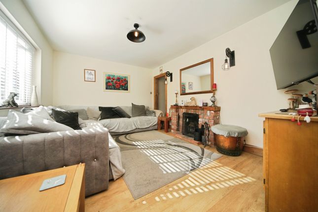 23, Saxon Road, Saxmundham photo 4