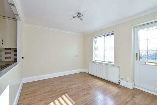 34, De Havilland Way, Abbots Langley photo 3