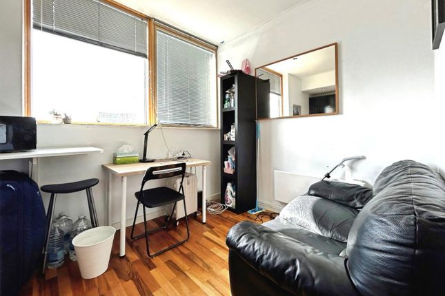 98, West Point, Wellington Street, Leeds photo 4