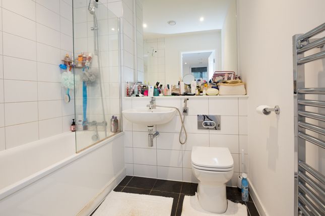 Flat for sale in Wharf End, Manchester