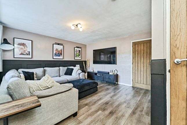 39, Danesbridge, Bridgnorth photo 2