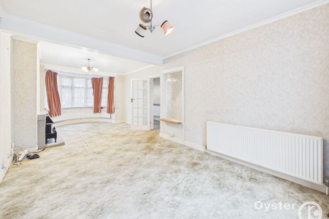 111 Kenmore Avenue, Harrow photo 2