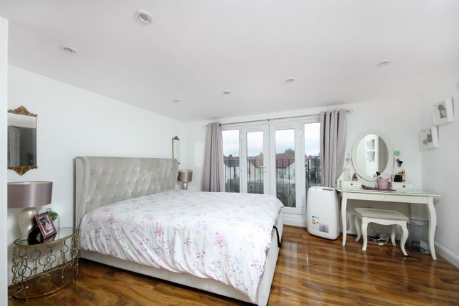 30, Court Way, London photo 4