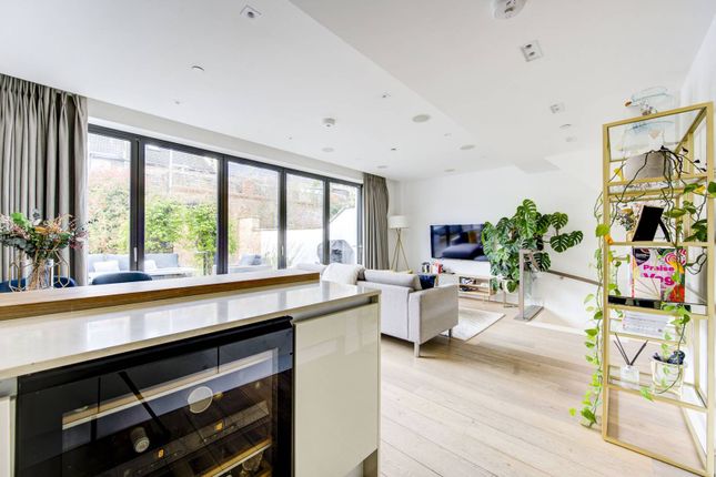 Thumbnail Terraced house for sale in Rainsborough Square, Fulham, London