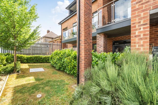 2A Montacute Road, Croydon photo 2
