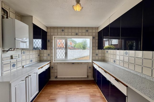 9, Fairoak, Ammanford photo 3