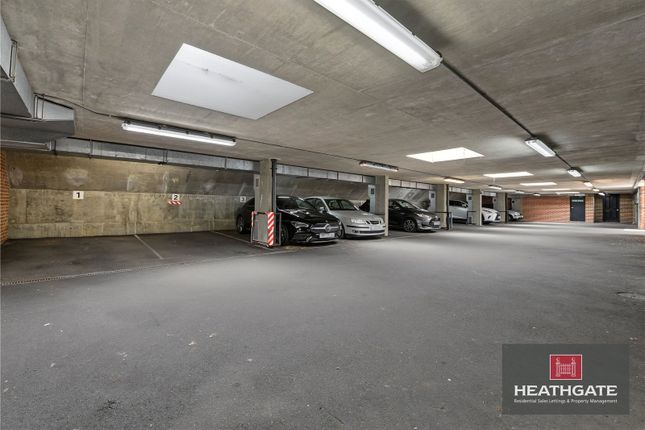 Flat 3  Ivor Court, Chalgrove Gardens, London photo 3