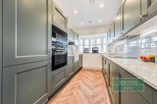 Sundew Avenue, Fleet photo 2
