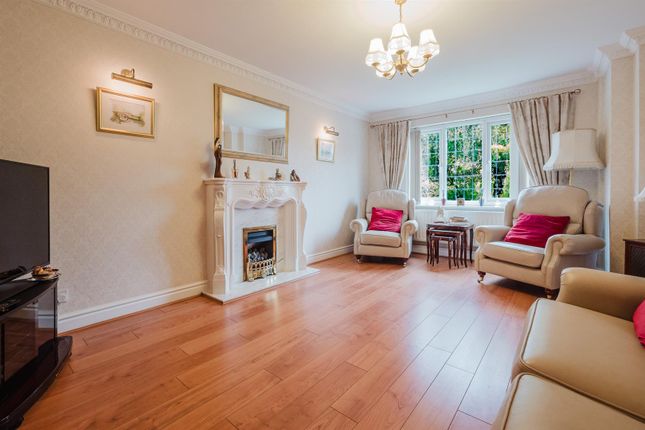 15, Cumberland Drive, Altrincham photo 2
