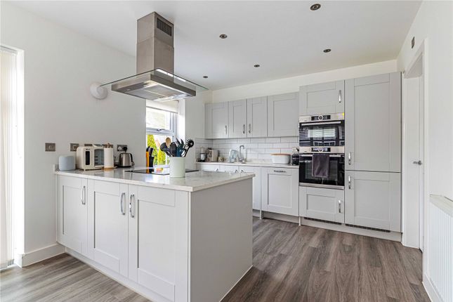 47, Meadow Avenue, Radlett photo 4