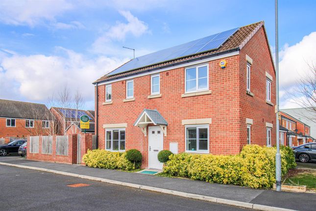 3-bed detached on 16, Lawefield Way, Wakefield, £295,000