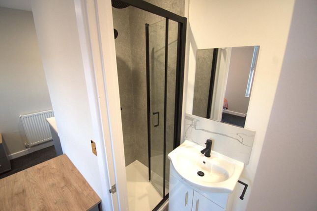 Room 6, 40 Priory Road, Dartford photo 3