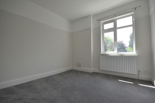 Harfield Road, Sunbury-on-thames photo 3