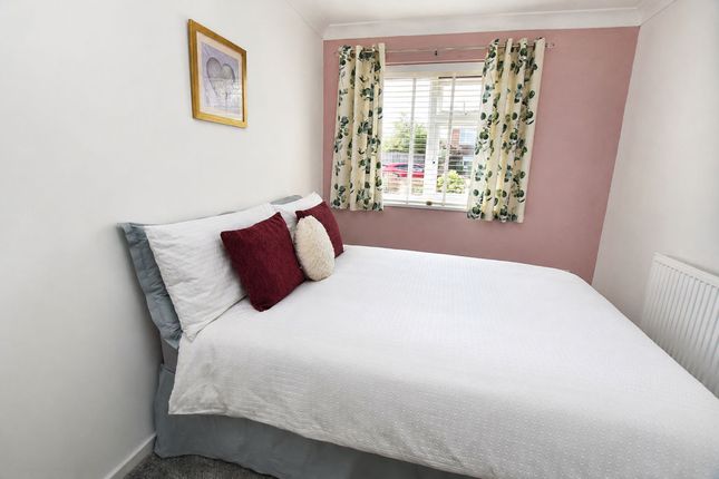 73, Churchill Road, Stamford photo 4