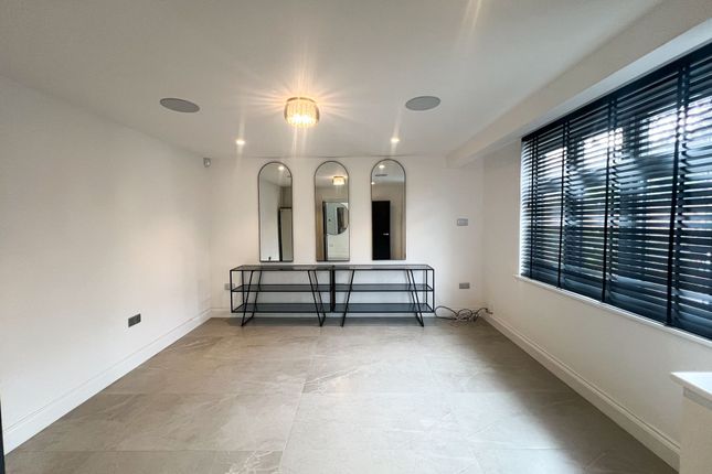 Lyndhurst Rise Ig7