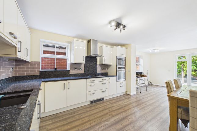31, Coltsfoot Way, Leicester photo 3