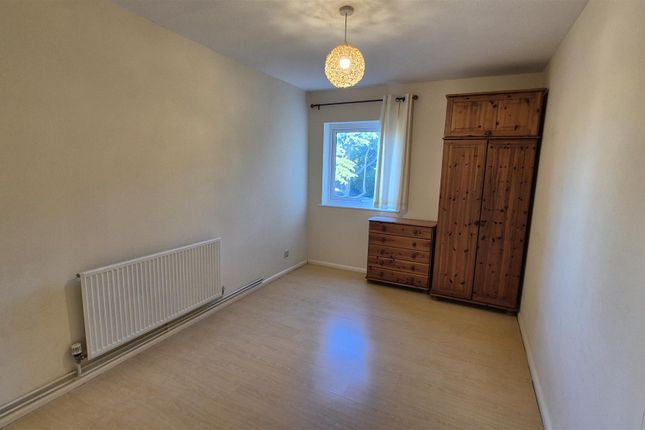 59, Aplin Way, Isleworth photo 5