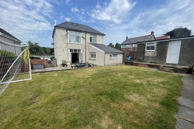 32, Swiss Valley, Llanelli photo 4