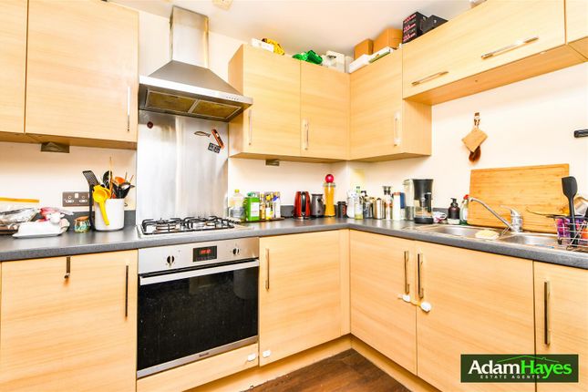 Flat 9 Mercian Lodge, 68 Lankaster Gardens, London photo 2