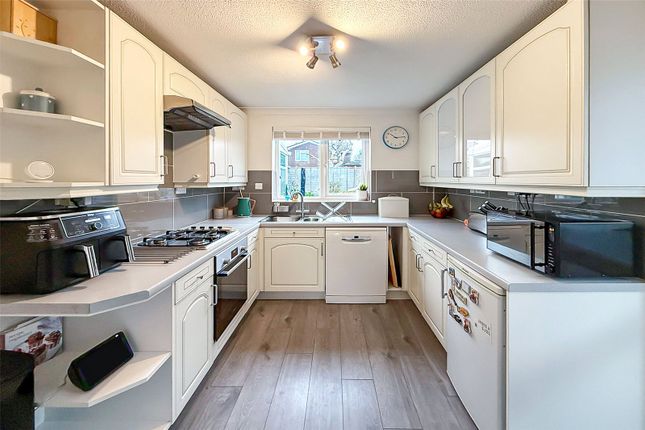 4, Reef Close, West Sussex photo 3