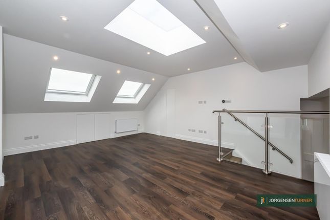22a, Collingbourne Road, London photo 3