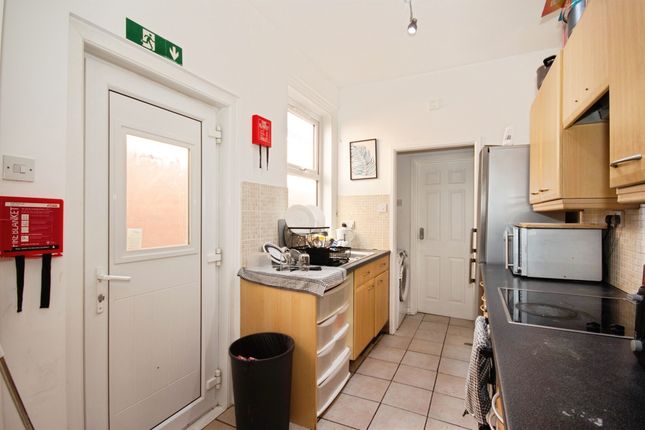 203, Humber Avenue, Coventry photo 4