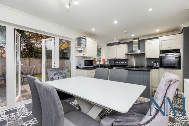 9 The Hemsleys, Pease Pottage, Crawley photo 4
