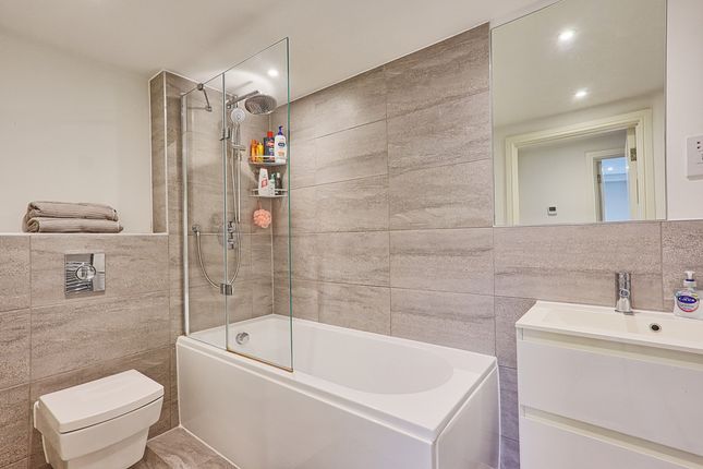 Flat 5, Station Place 114-118, Kings Road, Brentwood photo 3