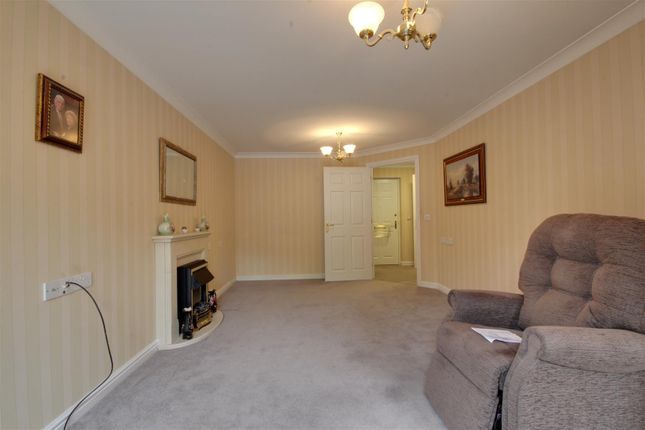 4 Austen Court, Winchmore Hill Road, London photo 3